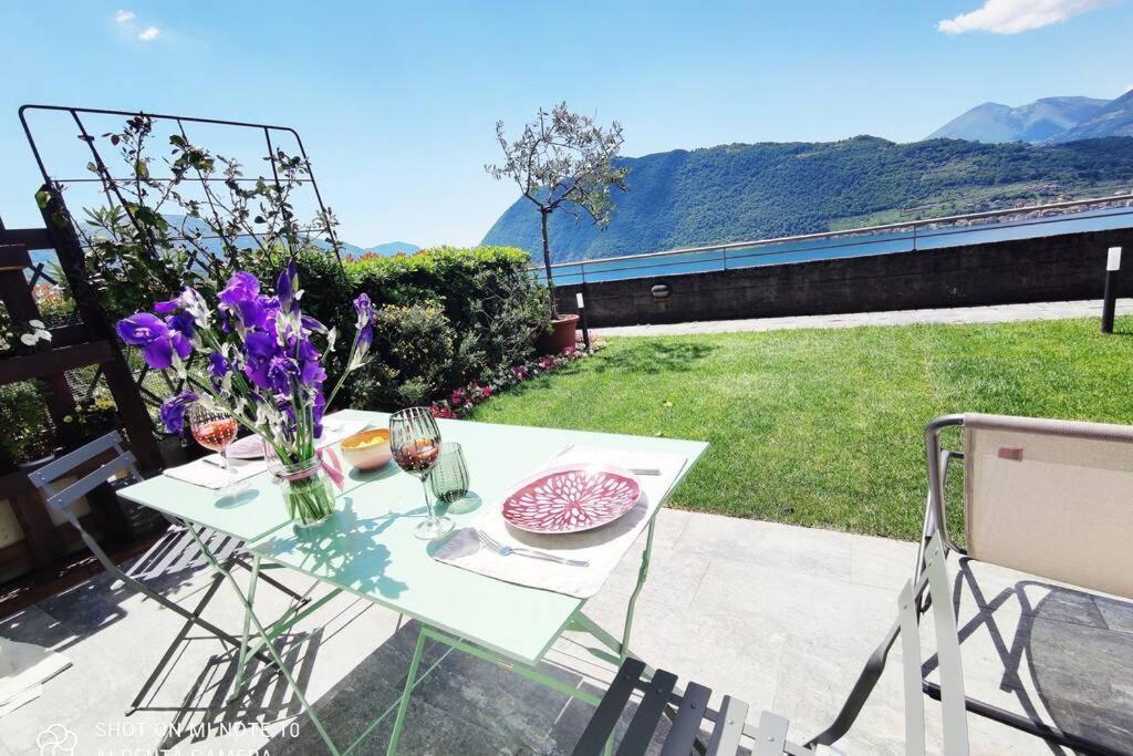 Gioiello Sul Lago D'Iseo Sale Marasino Buitenkant foto