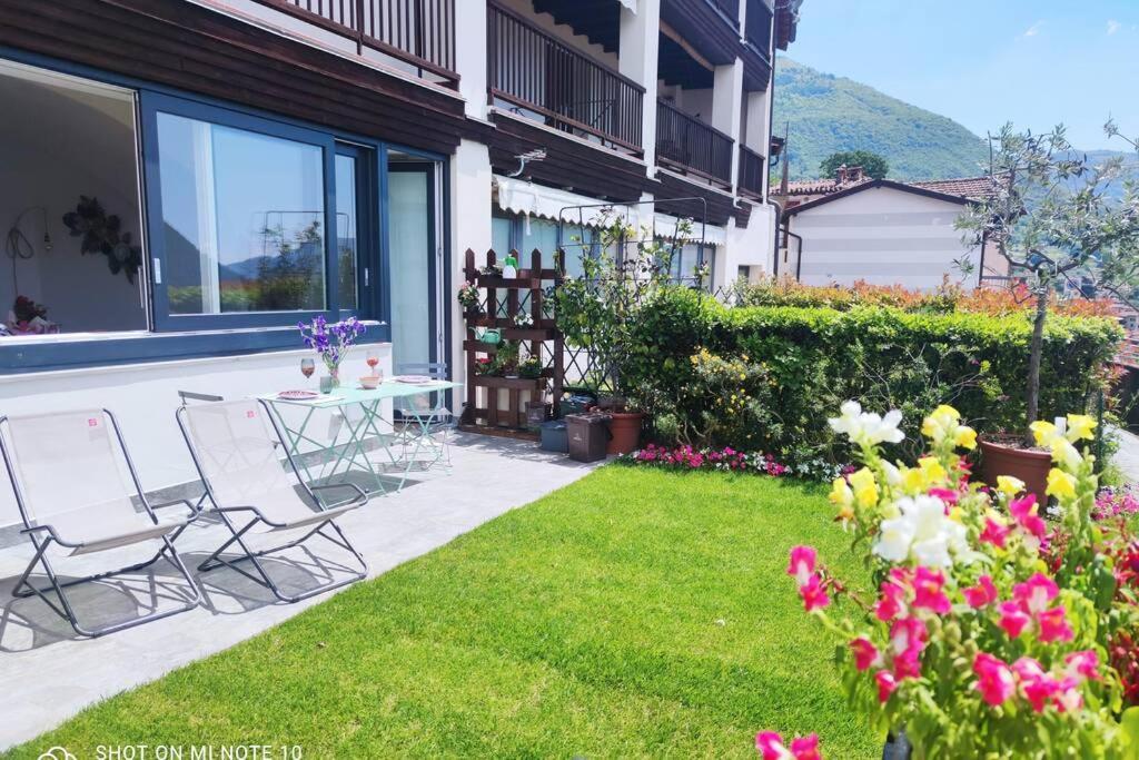 Gioiello Sul Lago D'Iseo Sale Marasino Buitenkant foto